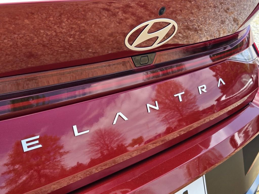 Used 2025 Hyundai Elantra SEL FWD image 12