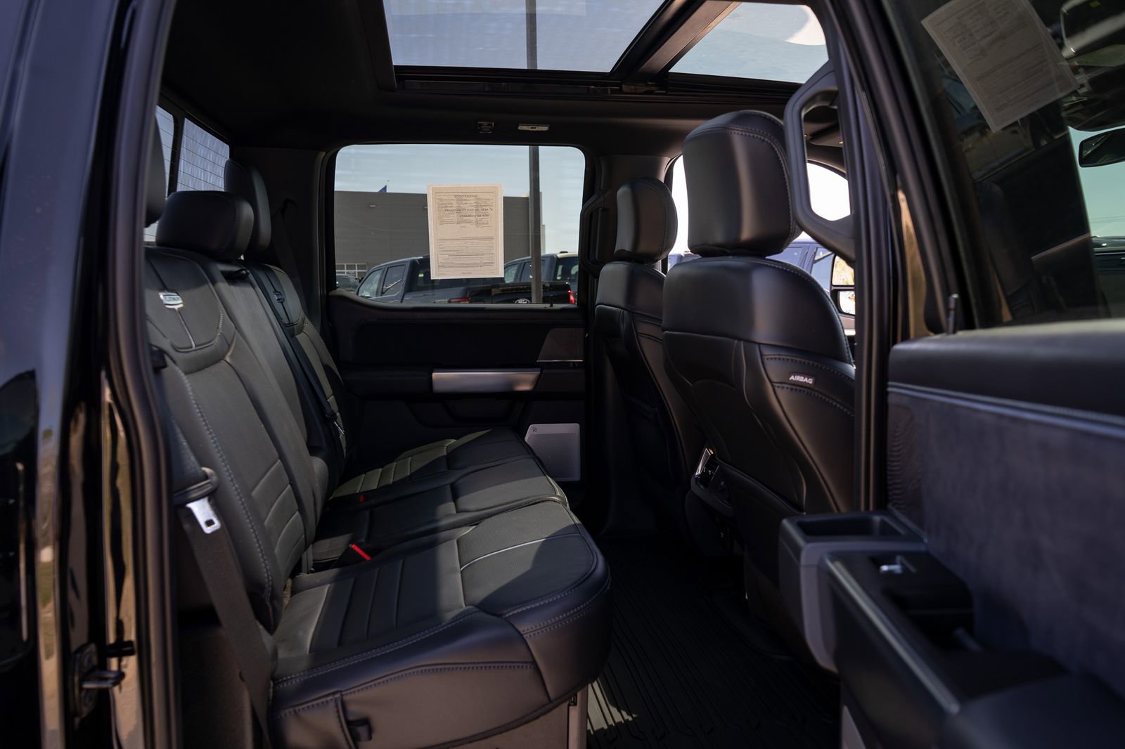 Used 2025 Ford F450 Platinum w/ FX4 Off-Road Package image 38