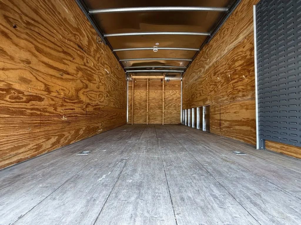 Used 2023 Isuzu NPR image 8