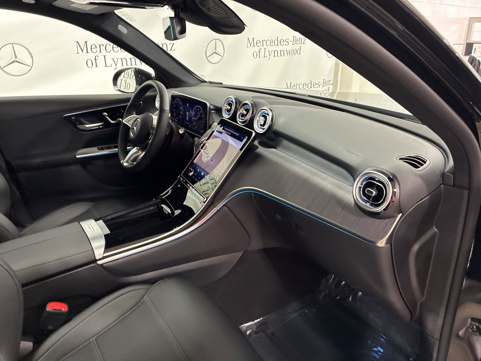 Used 2025 Mercedes-Benz GLC 300 GLC 300 image 21