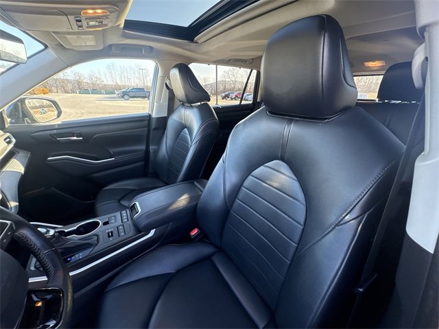 Used 2021 Toyota Highlander XLE image 20