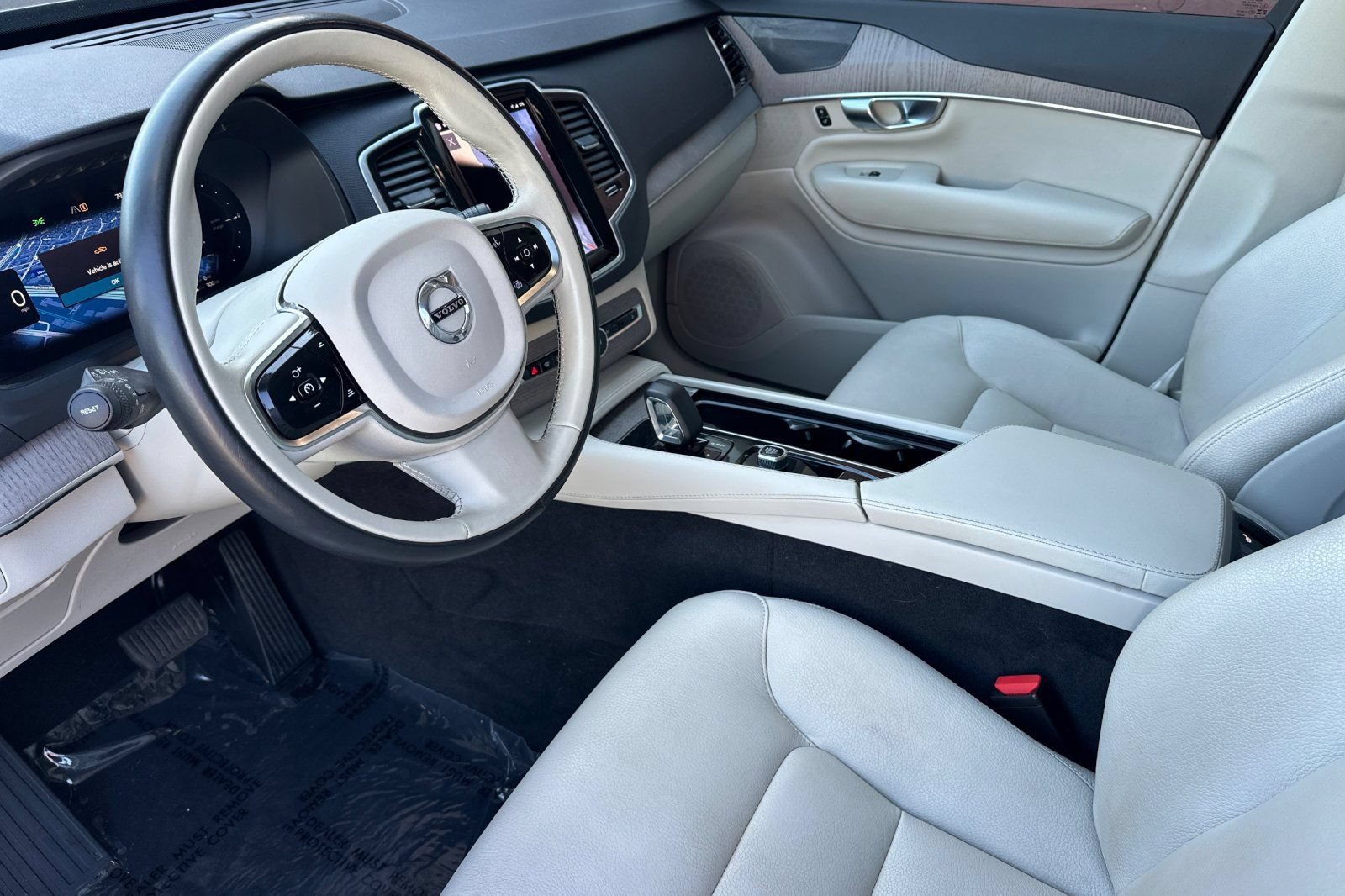 Certified 2023 Volvo XC90 T8 Plus AWD/4WD image 14