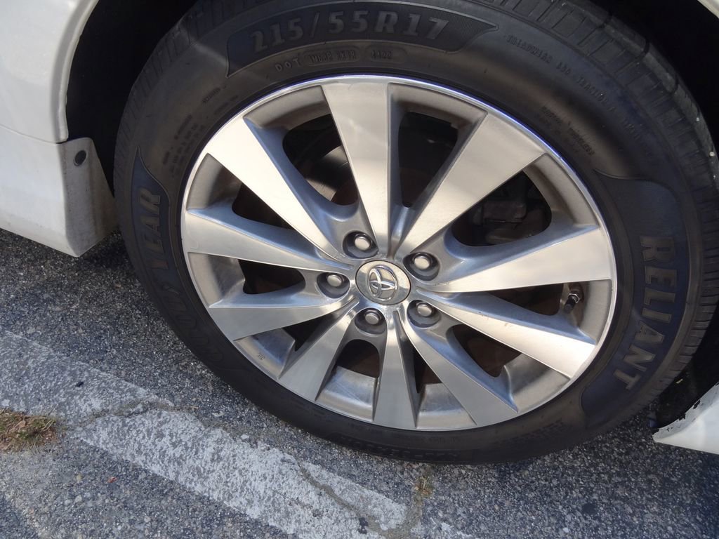 Used 2011 Toyota Avalon Limited image 8