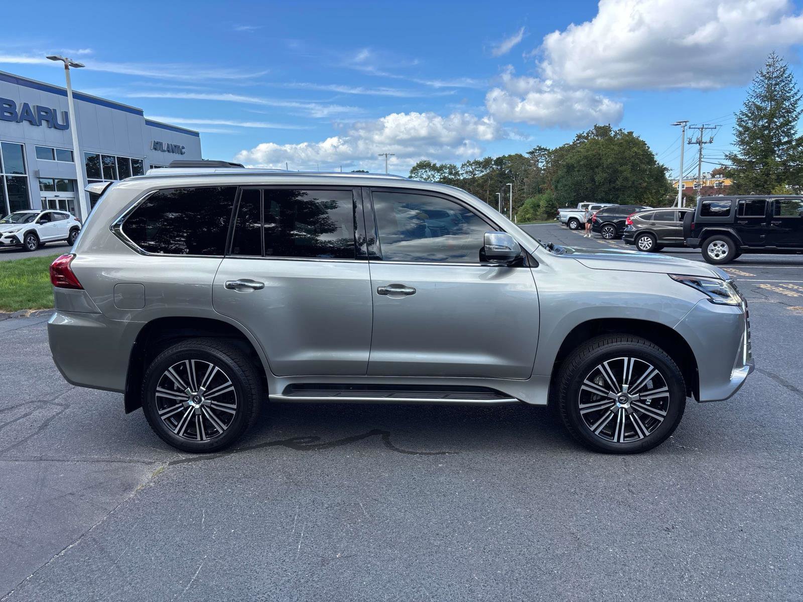 Used 2021 Lexus LX 570 4WD w/ Luxury Package image 3