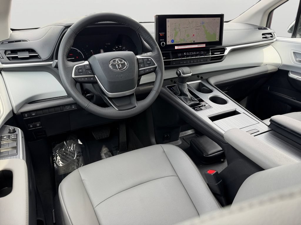 Used 2025 Toyota Sienna XLE AWD/4WD image 13