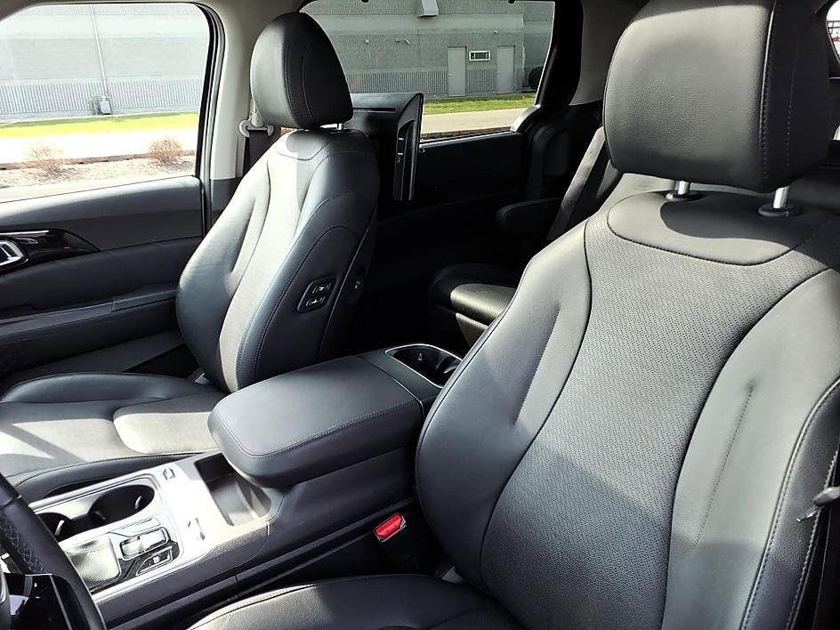 Used 2025 Kia Carnival SX Prestige FWD image 17