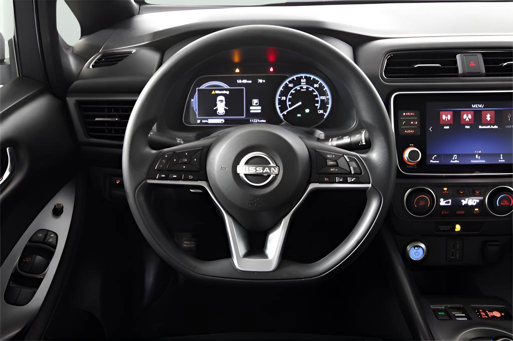 Used 2025 Nissan Leaf S image 18