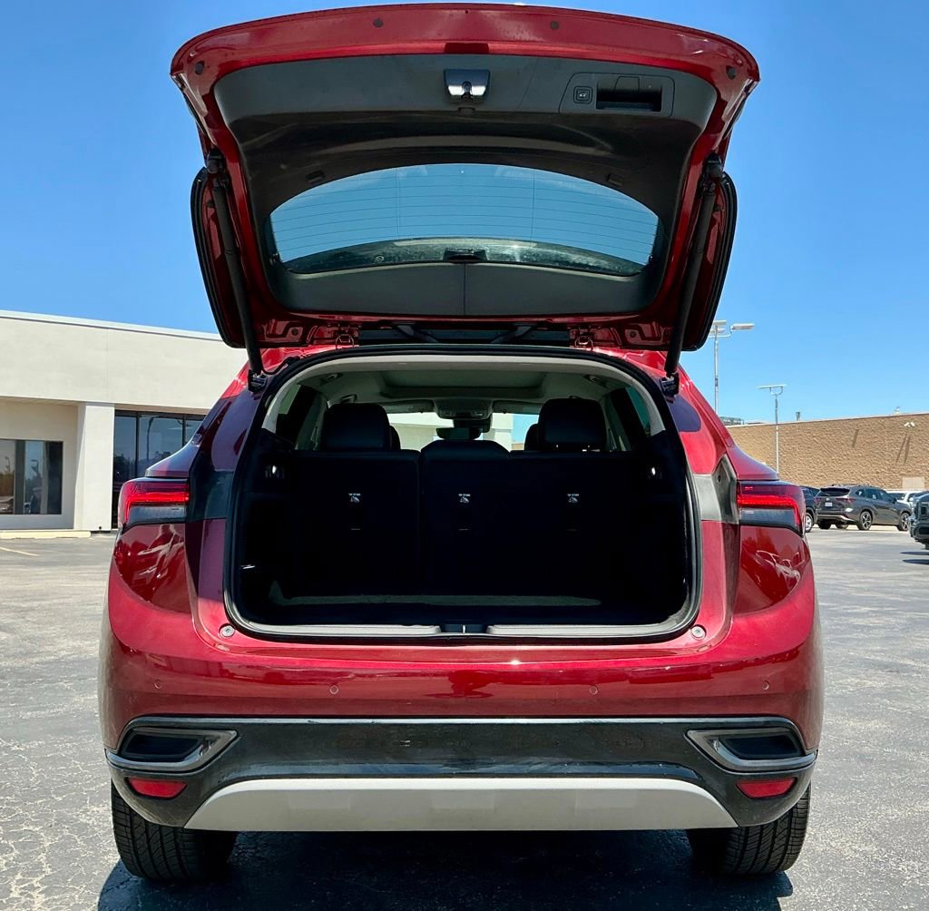 Used 2022 Buick Envision Essence w/ Technology Package II FWD image 18