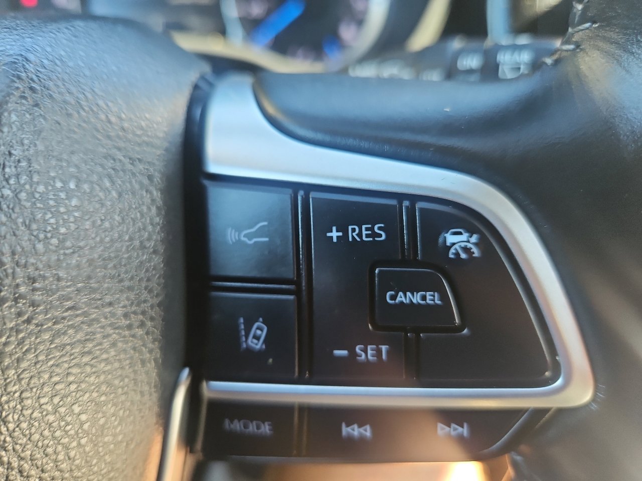 Used 2023 Toyota Highlander LE image 30