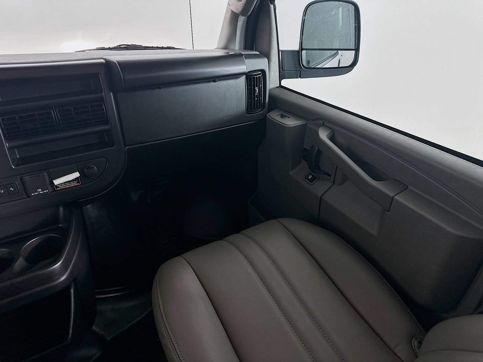 Used 2025 Chevrolet Express 2500 w/ Enhanced Convenience Package RWD image 22