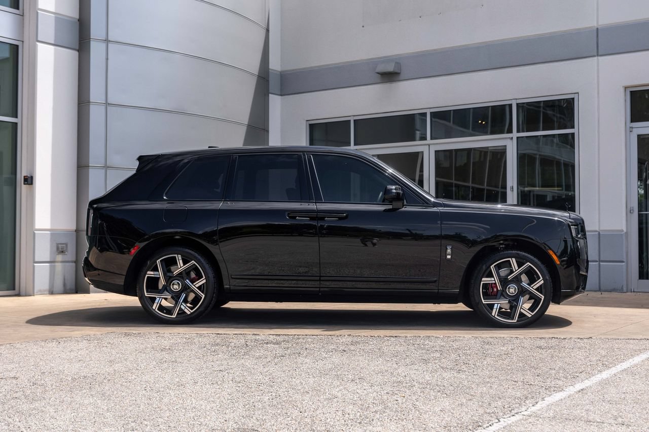 Certified 2025 Rolls-Royce Cullinan Black Badge w/ Leather Finishing Pack AWD/4WD image 5