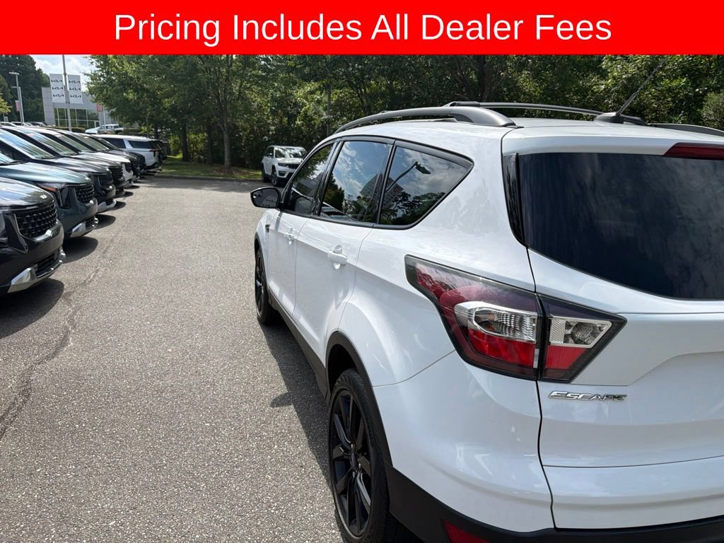 Used 2017 Ford Escape SE w/ SE Sport Appearance Package AWD/4WD image 5