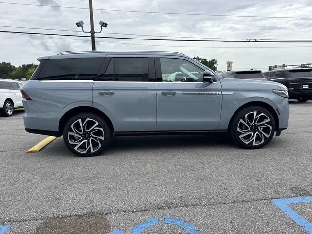 New 2026 Lincoln Navigator Reserve AWD/4WD image 3