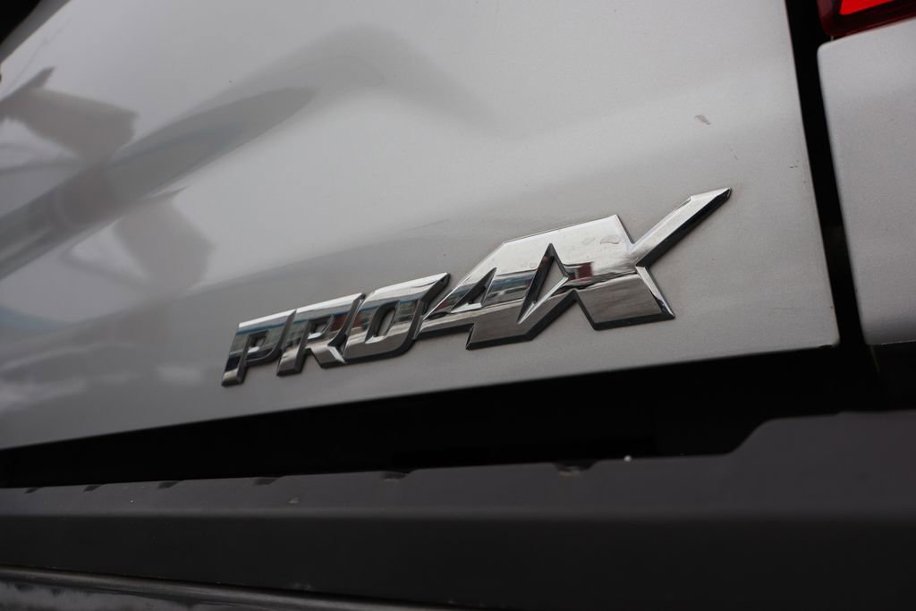 Used 2018 Nissan Titan PRO-4X image 36