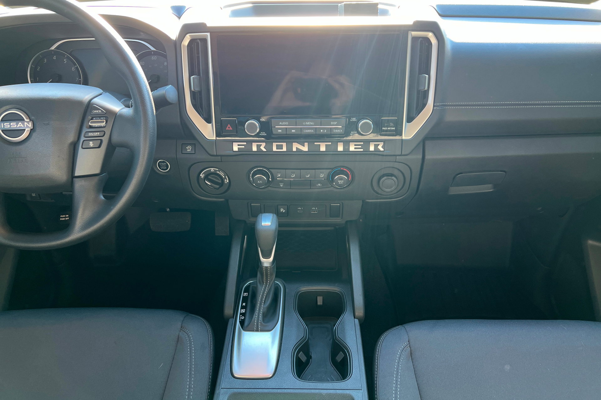 Used 2025 Nissan Frontier SV image 13