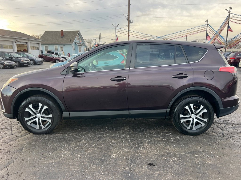 Used 2018 Toyota RAV4 LE image 4