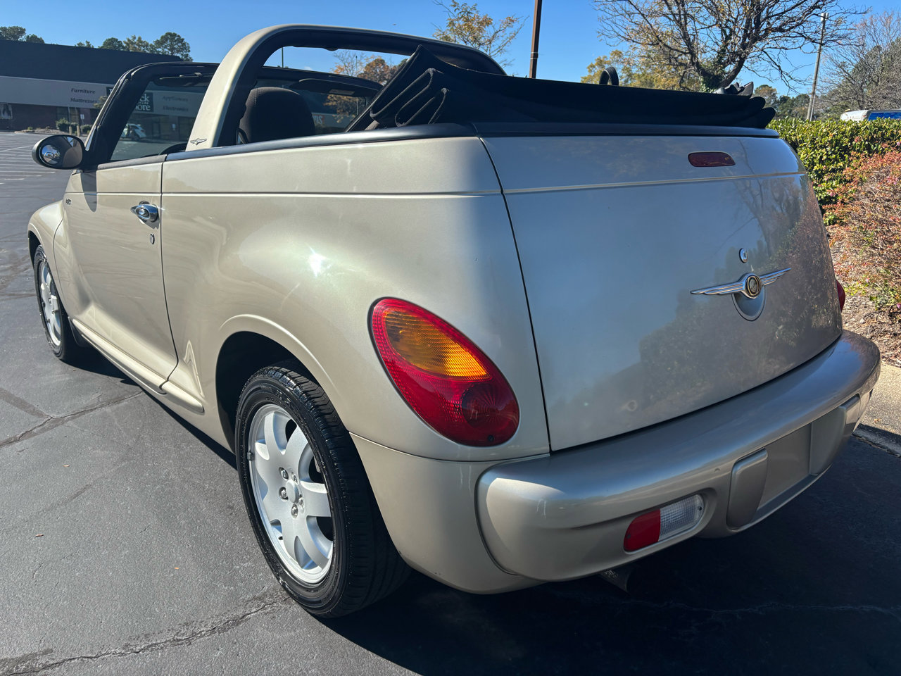 Used 2005 Chrysler PT Cruiser Convertible image 7
