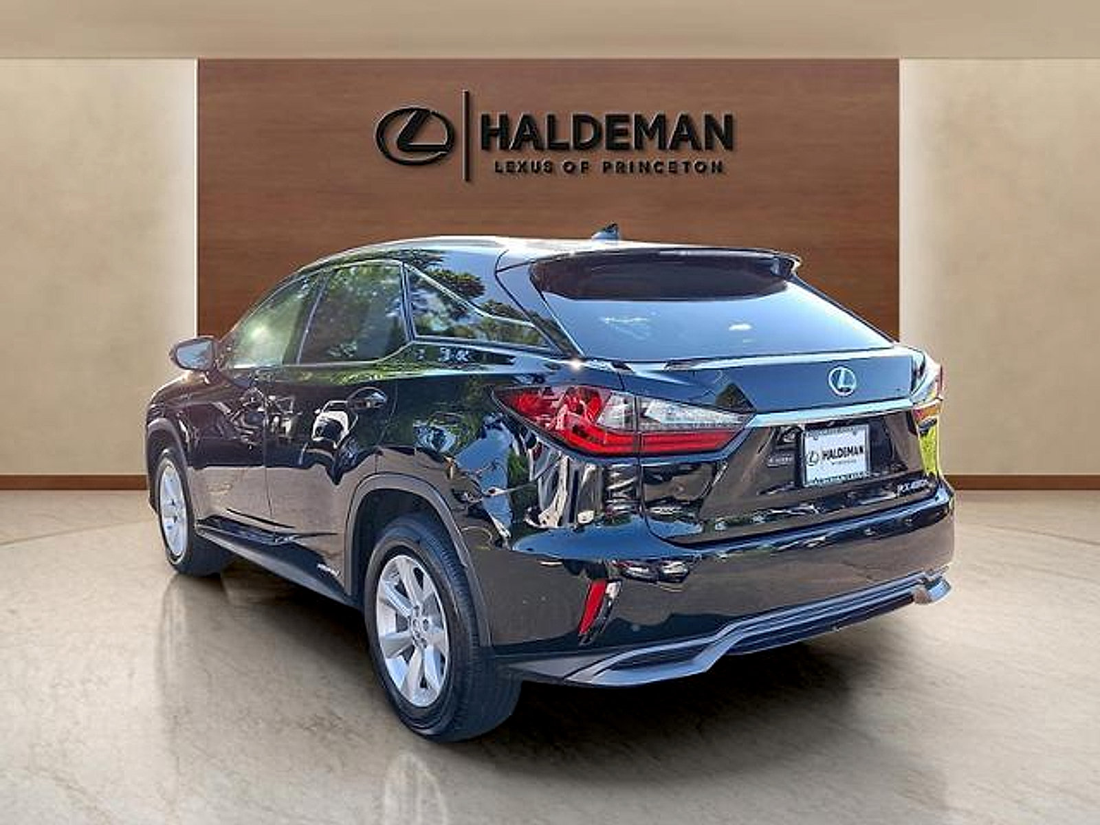 Used 2016 Lexus RX 450h AWD image 4