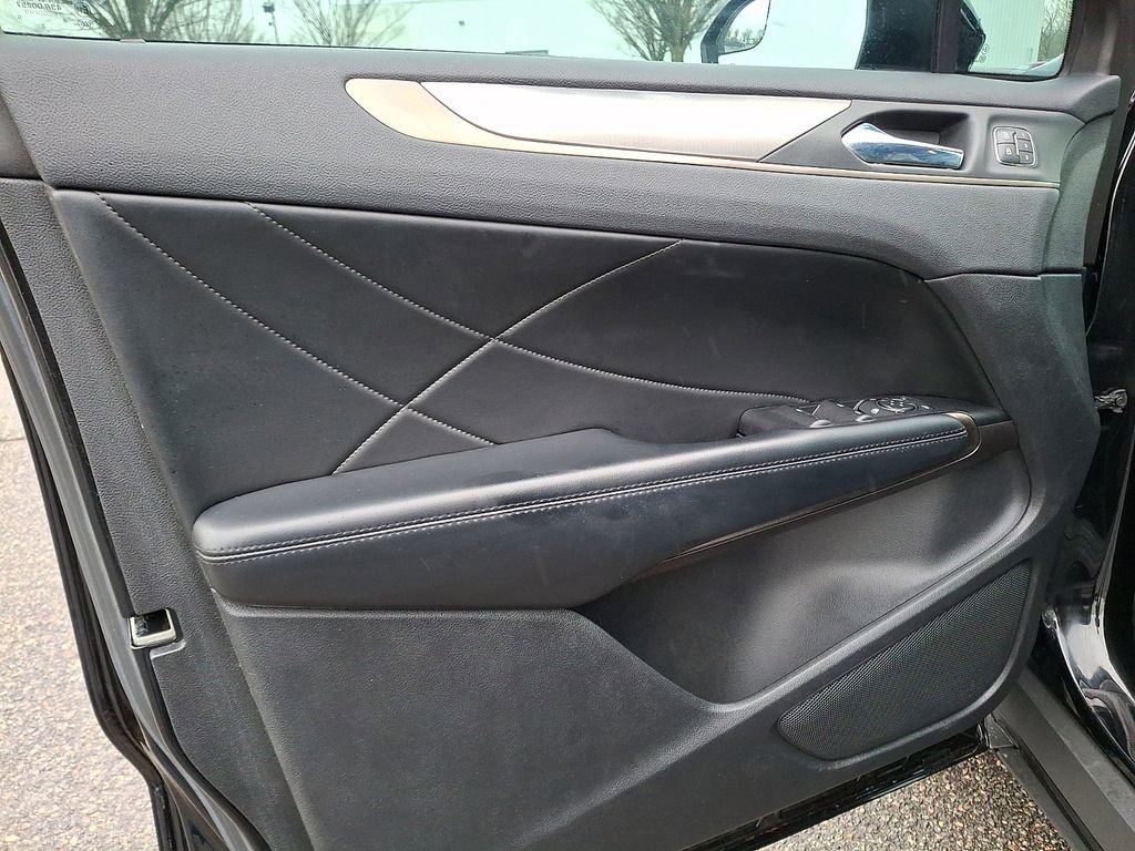 Used 2019 Lincoln MKC Premiere image 14