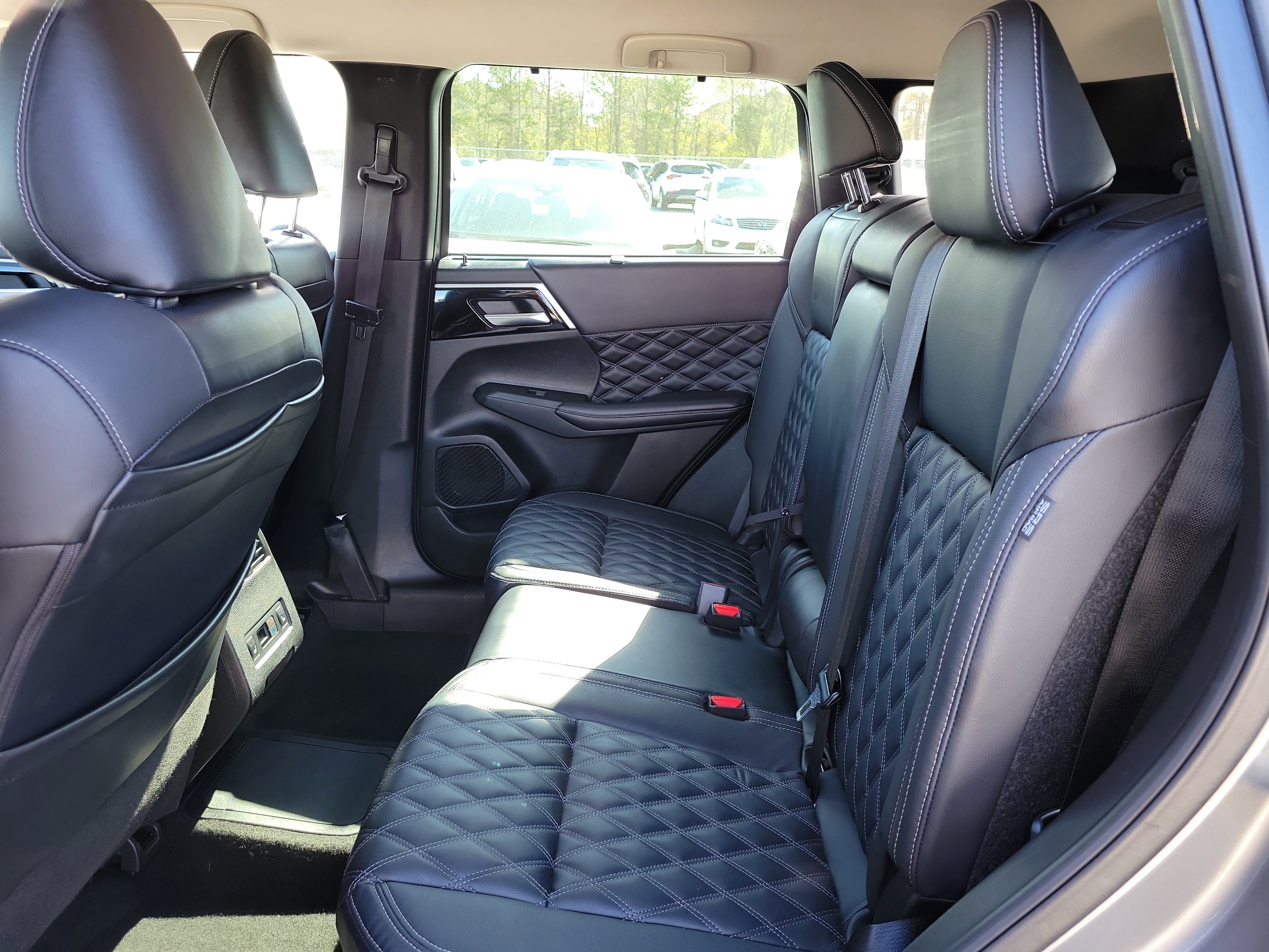 Used 2023 Mitsubishi Outlander SEL image 11