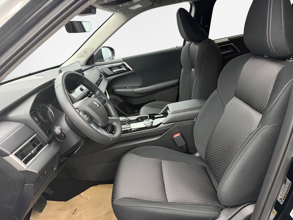 New 2026 Mitsubishi Outlander ES image 12