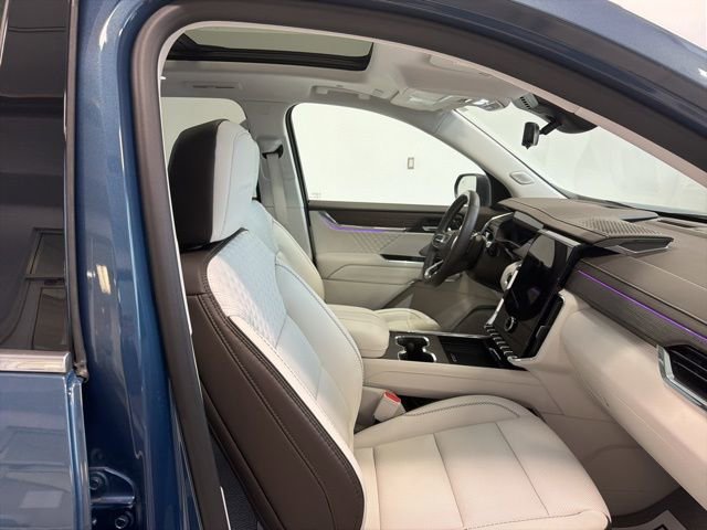 Used 2025 GMC Acadia Denali w/ Super Cruise Package image 41