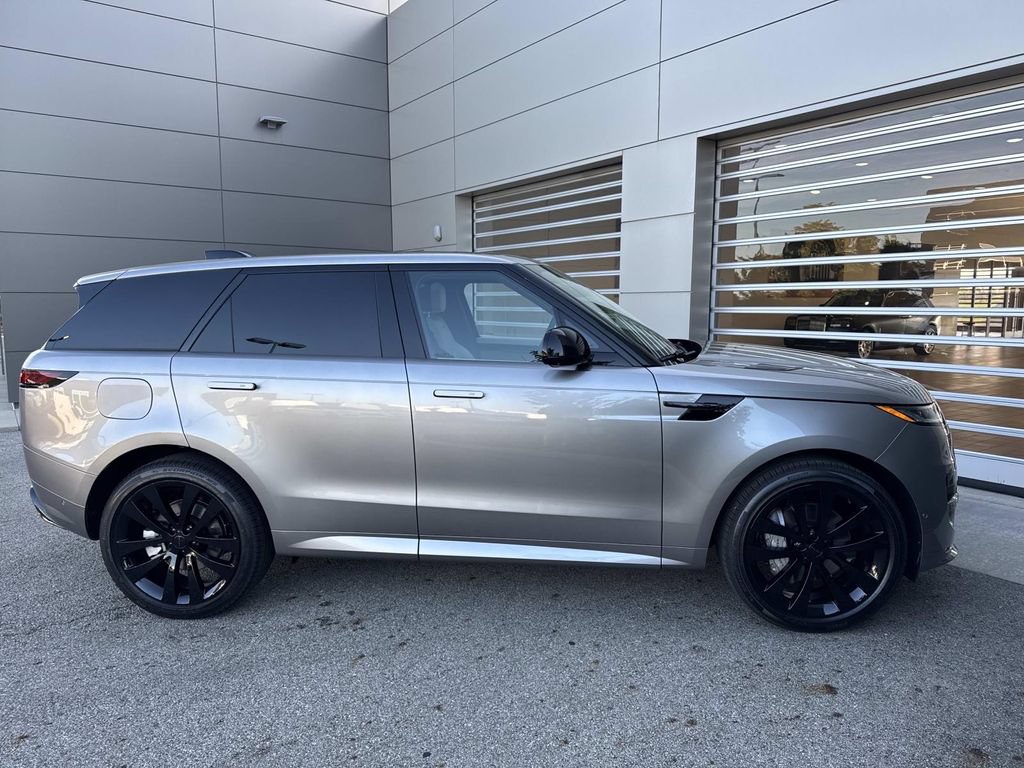 New 2026 Land Rover Range Rover Sport Dynamic SE AWD/4WD image 10