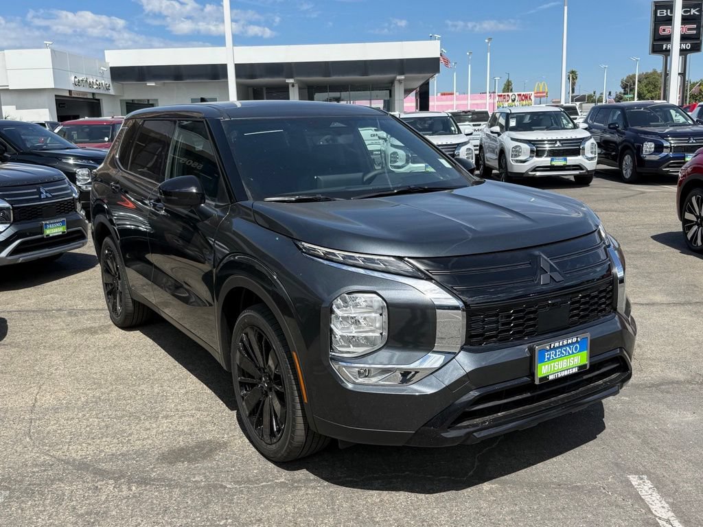 New 2026 Mitsubishi Outlander LE FWD image 2