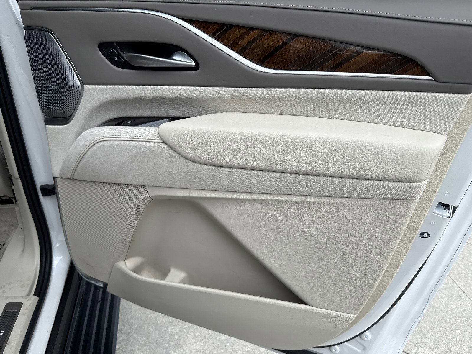 Used 2023 Cadillac Escalade ESV Premium Luxury Platinum w/ LPO, Radiant Package AWD/4WD image 35