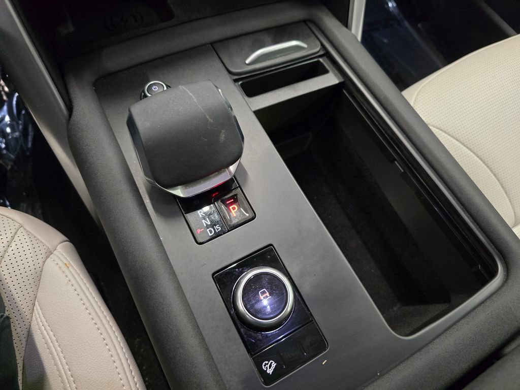 Used 2025 Land Rover Discovery S AWD/4WD image 28
