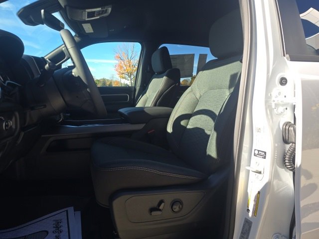 New 2026 RAM 1500 4x4 Crew Cab image 9