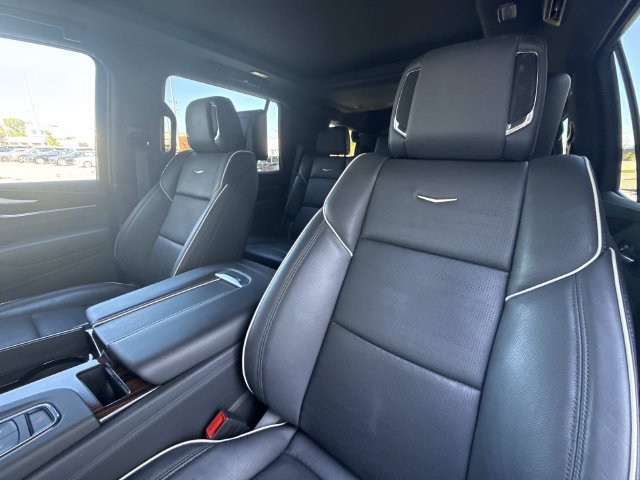 Used 2024 Cadillac Escalade Premium Luxury w/ LPO, Floor Liner Package AWD/4WD image 19
