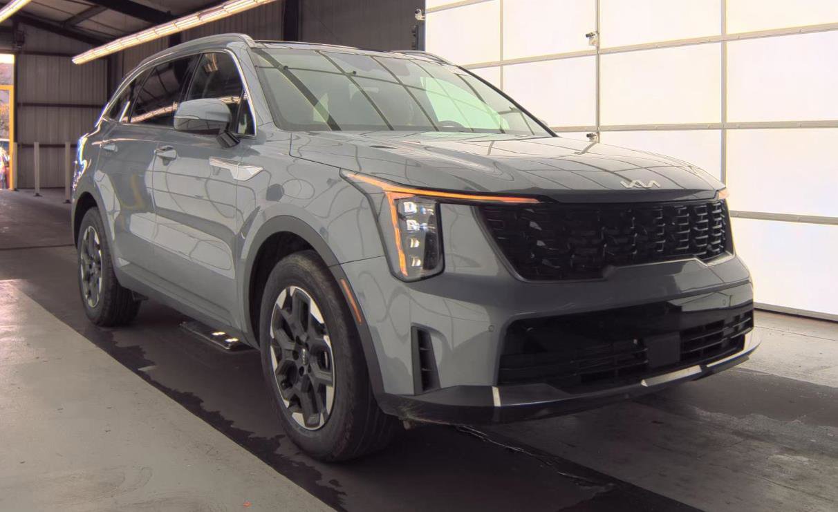 Used 2025 Kia Sorento S w/ Panoramic Sunroof Package
