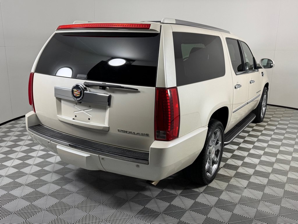 Used 2013 Cadillac Escalade ESV Luxury RWD image 5