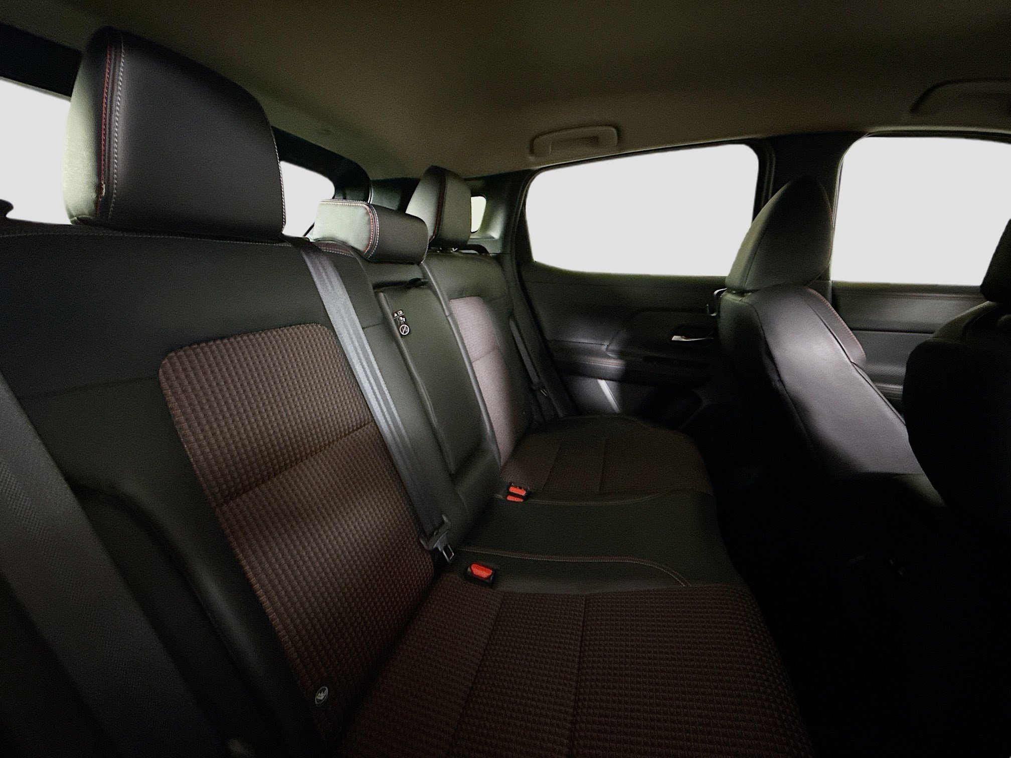 Used 2025 Nissan Kicks SR image 27