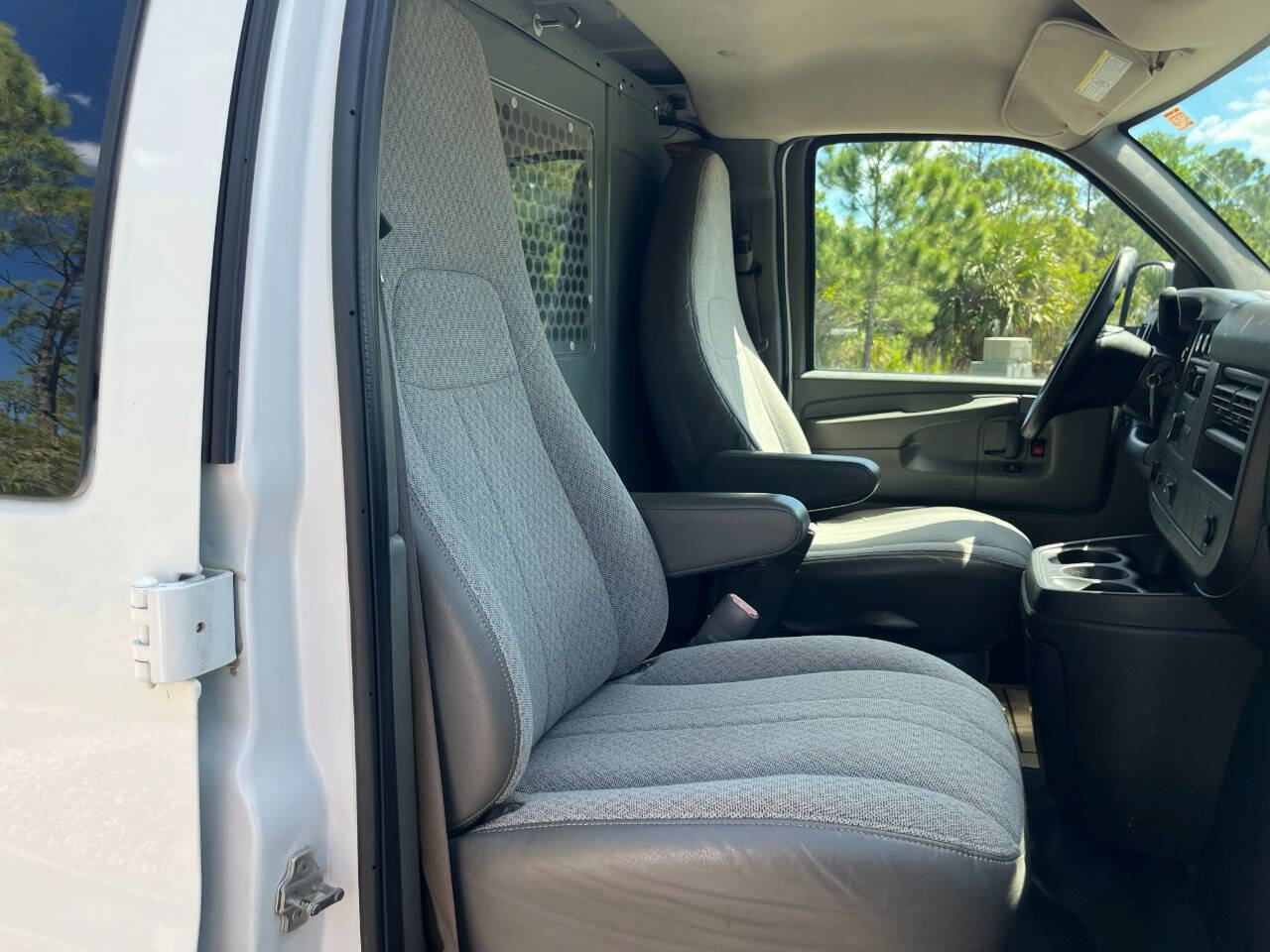 Used 2013 Chevrolet Express 3500 Extended RWD image 27