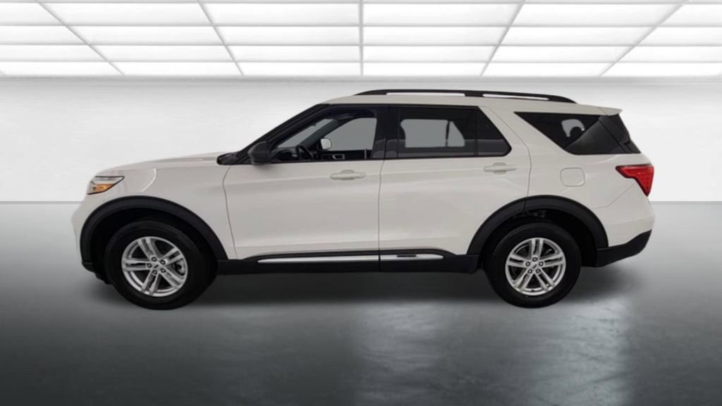 Used 2023 Ford Explorer XLT w/ Equipment Group 202A AWD/4WD image 4