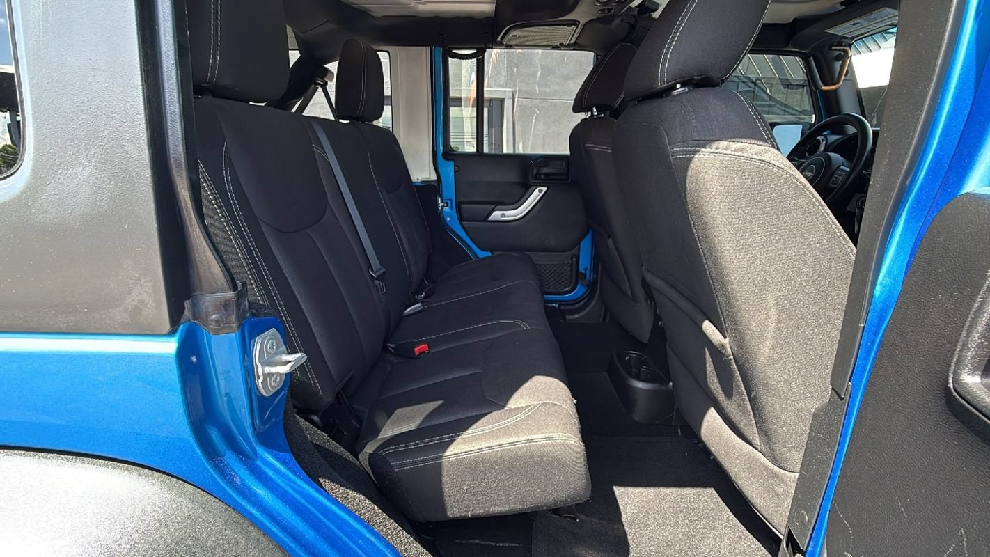 Used 2015 Jeep Wrangler Unlimited Rubicon AWD/4WD image 16