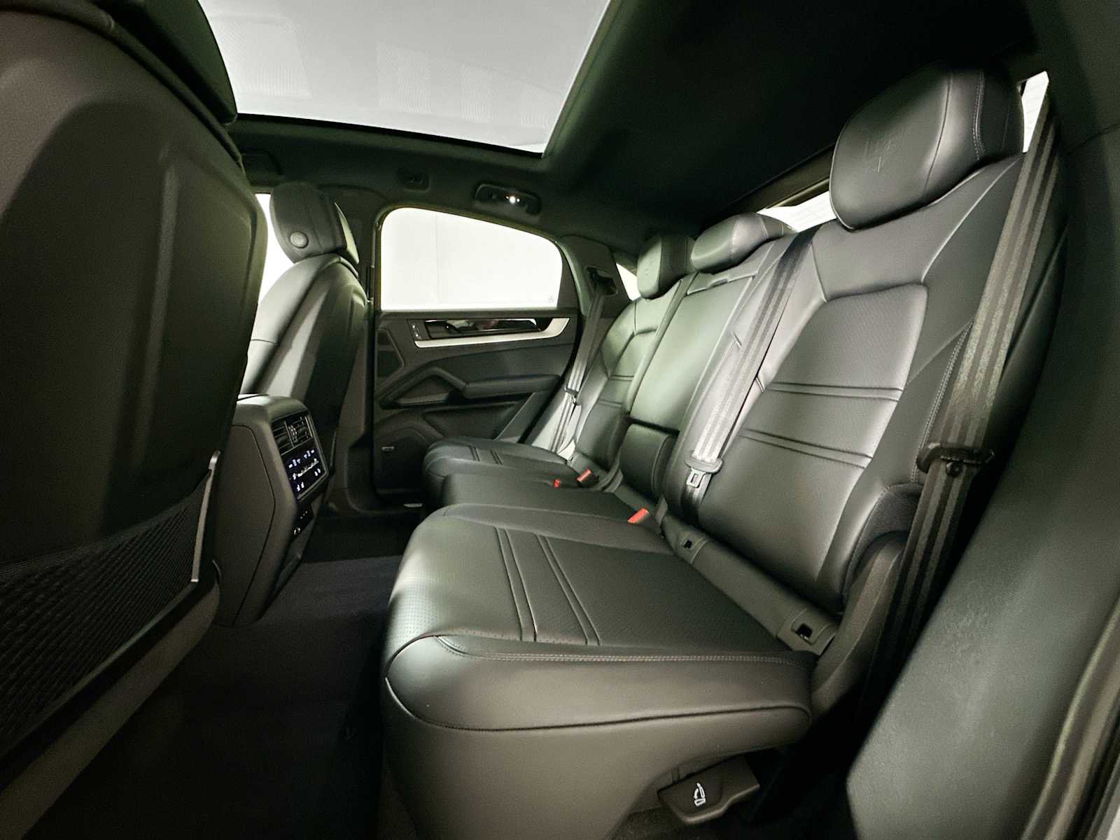 New 2025 Porsche Cayenne Coupe image 22