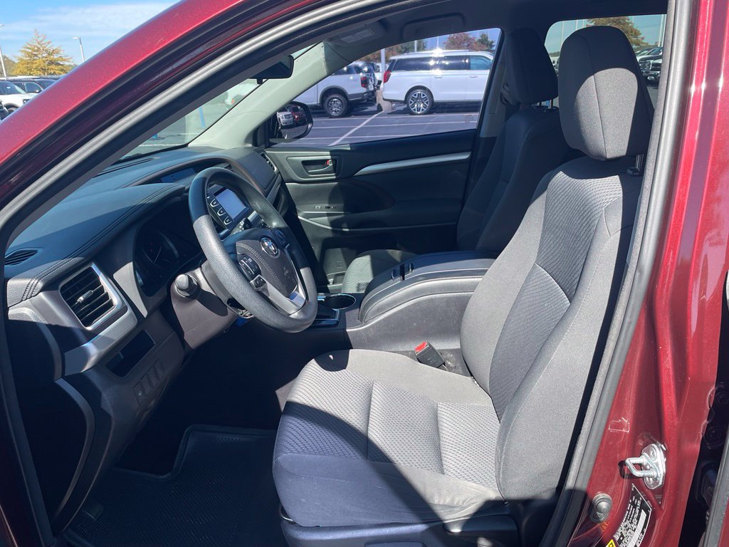 Used 2016 Toyota Highlander LE FWD image 9