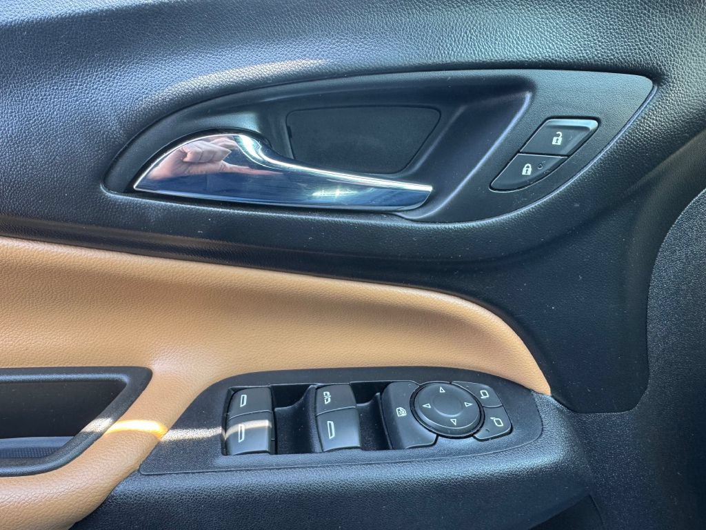 Used 2018 Chevrolet Equinox Premier FWD image 15