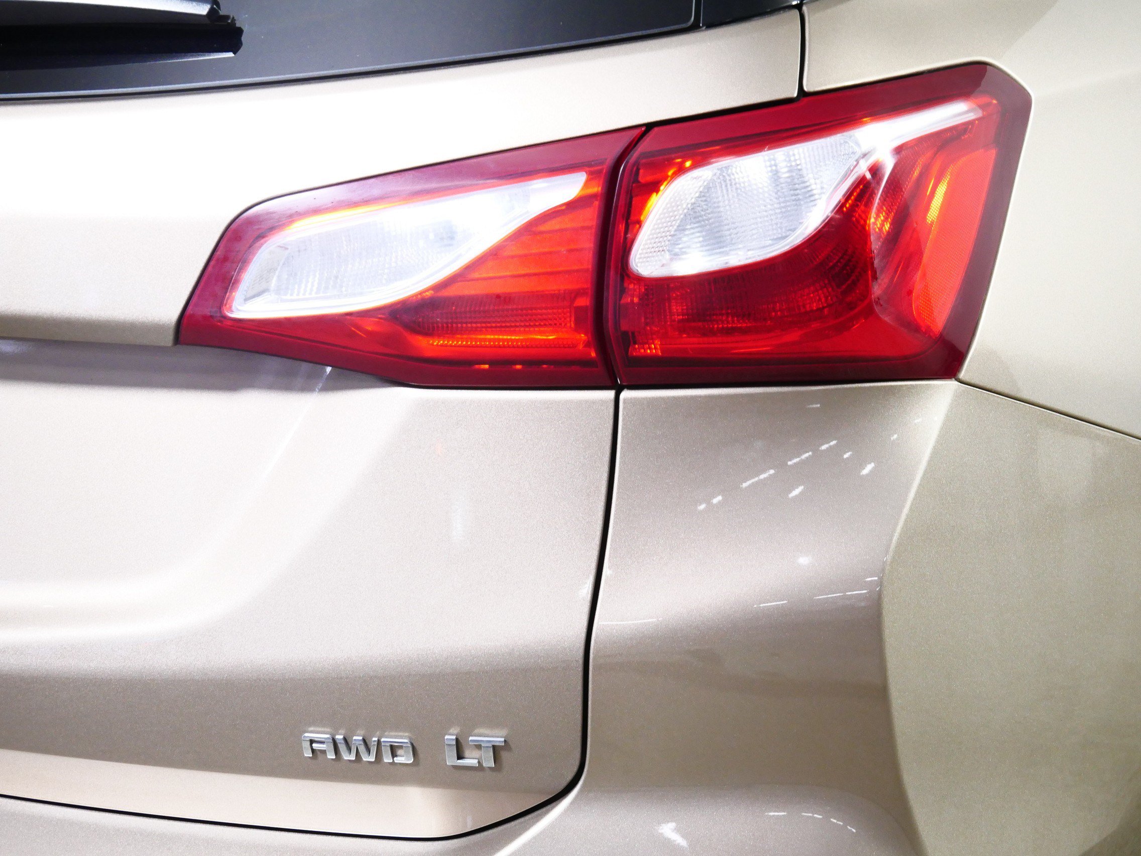 Used 2019 Chevrolet Equinox LT AWD/4WD image 17