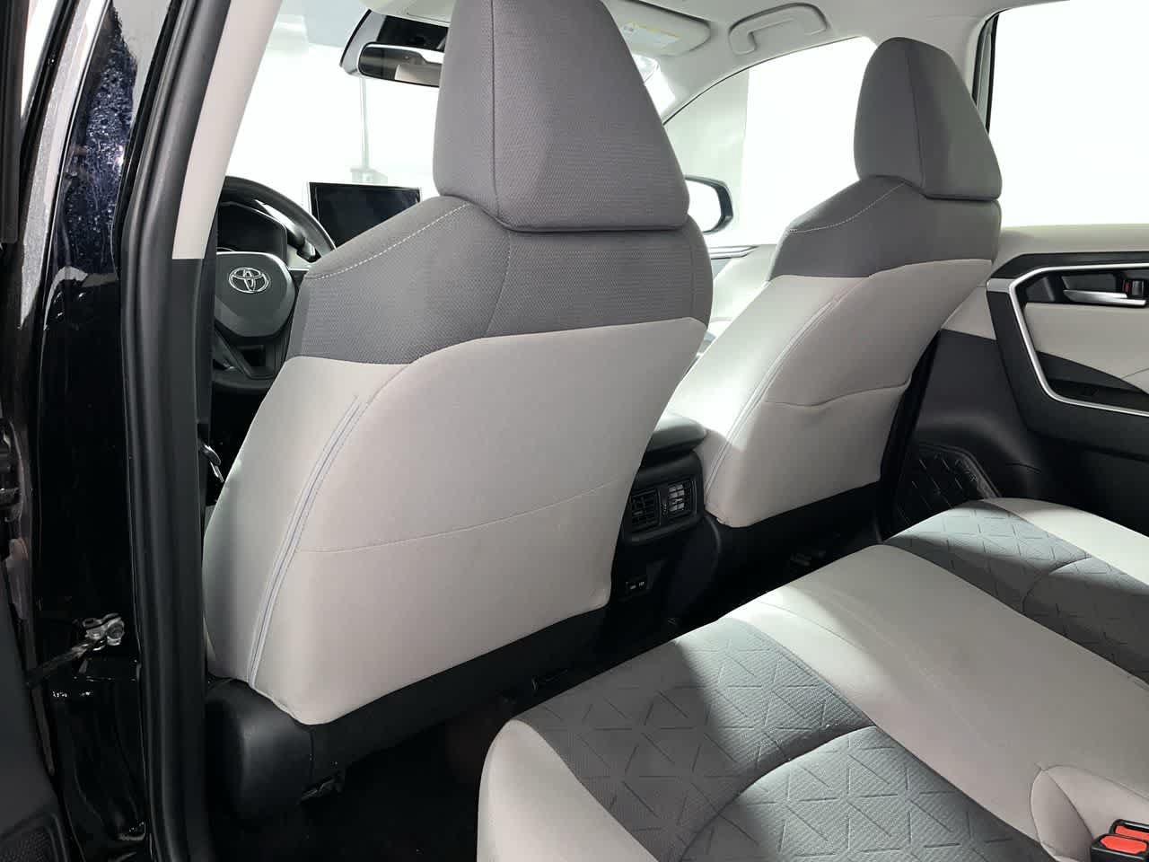Used 2025 Toyota RAV4 XLE FWD image 24