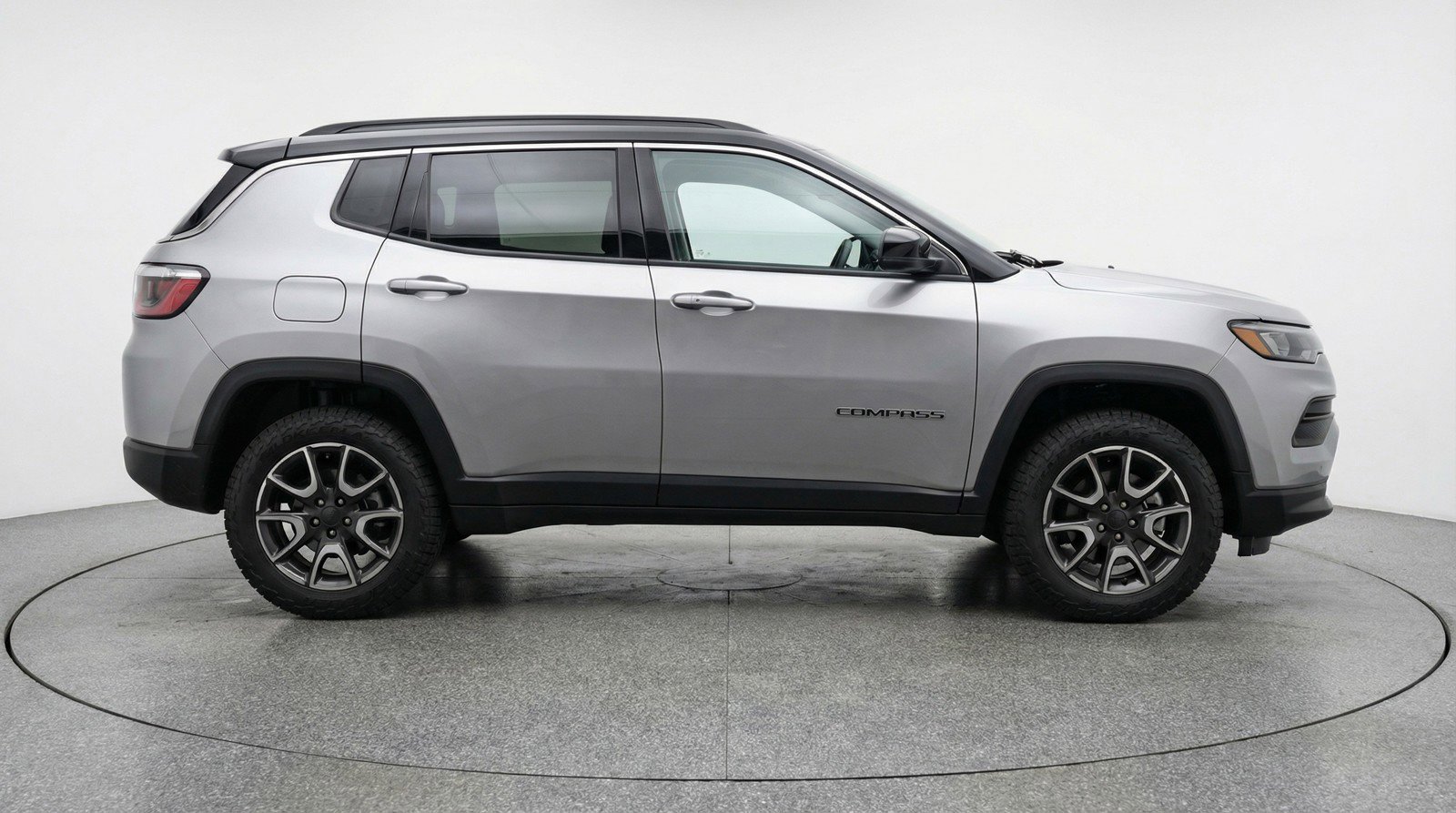Used 2025 Jeep Compass Trailhawk AWD/4WD image 11