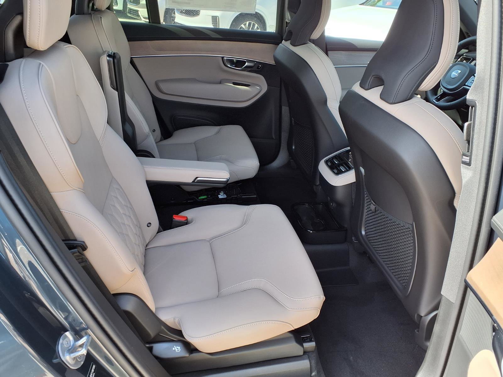 New 2026 Volvo XC90 B5 Plus w/ Protection Package Premier AWD/4WD image 10