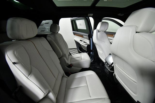 New 2026 Cadillac Vistiq Sport w/ LPO, Floor Liner Package image 15