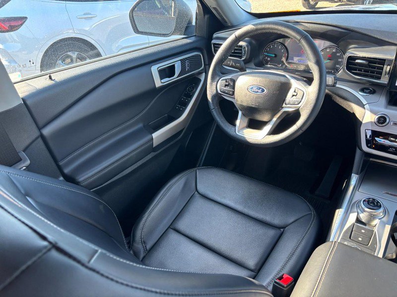 Used 2023 Ford Explorer XLT w/ Equipment Group 202A AWD/4WD image 14