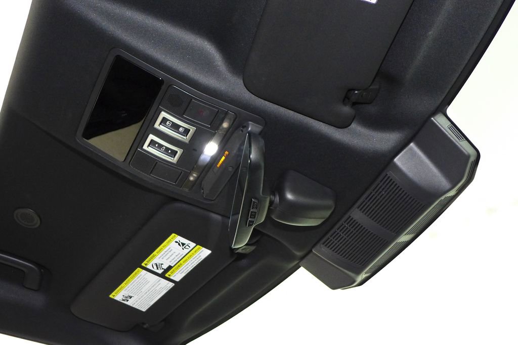 Used 2023 Land Rover Defender 110 X-Dynamic SE image 17