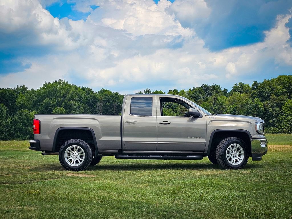 Used 2017 GMC Sierra 1500 SLE w/ SLE Value Package AWD/4WD image 2