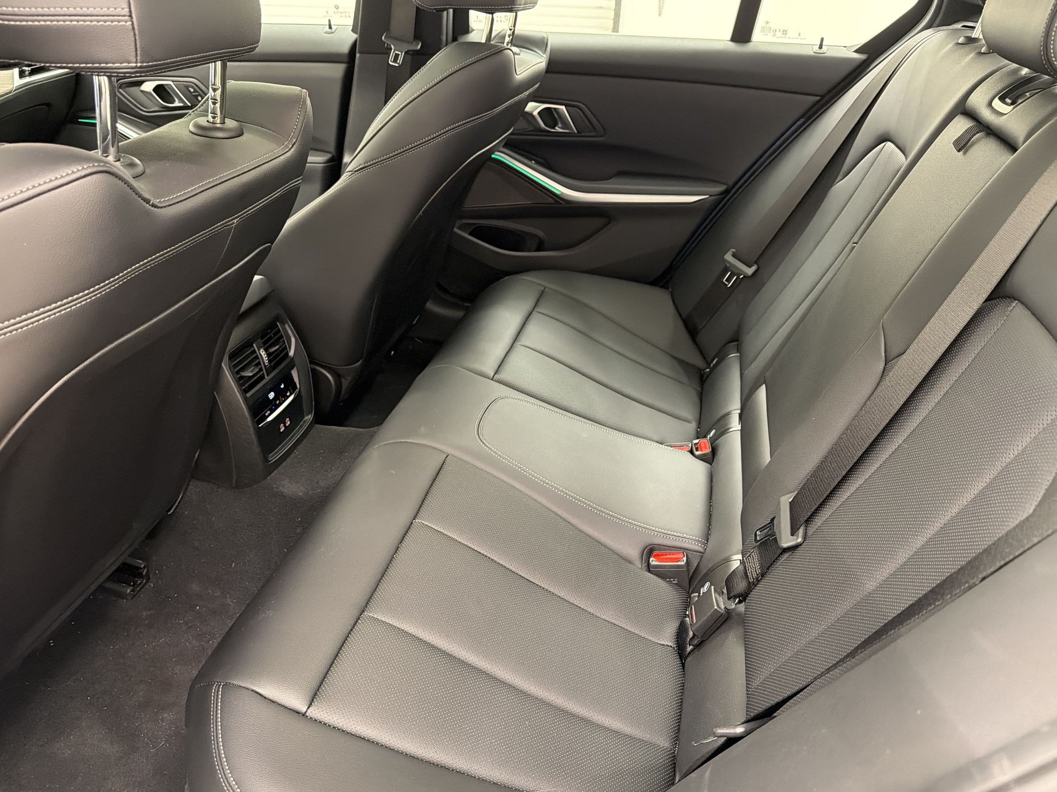 Used 2025 BMW 330i Sedan w/ Convenience Package RWD image 14